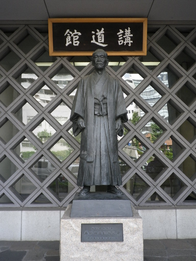 Memorial Statue of Kano